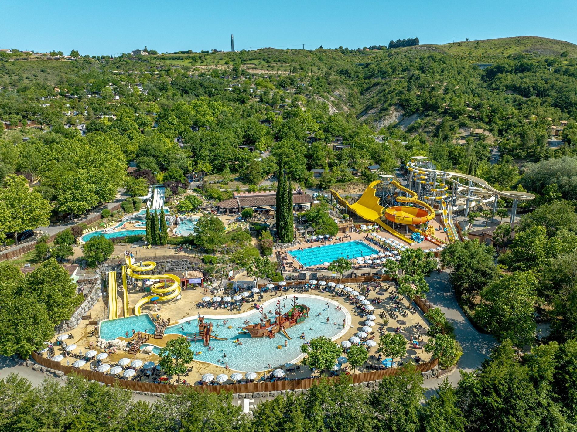Camping Villeneuve de Berg Ciela Village Le Pommier camping 5 étoiles Ardèche parc aquatique
